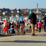 11.11.2021. Morawica. Morsowanie członków oraz sympatyków Morawickiego Stowarzyszenia Morsów / Marcin Marszałek / Radio Kielce