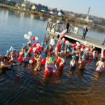 11.11.2021. Morawica. Morsowanie członków oraz sympatyków Morawickiego Stowarzyszenia Morsów / Marcin Marszałek / Radio Kielce