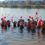 11.11.2021. Morawica. Morsowanie członków oraz sympatyków Morawickiego Stowarzyszenia Morsów / Marcin Marszałek / Radio Kielce