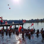 11.11.2021. Morawica. Morsowanie członków oraz sympatyków Morawickiego Stowarzyszenia Morsów / Marcin Marszałek / Radio Kielce