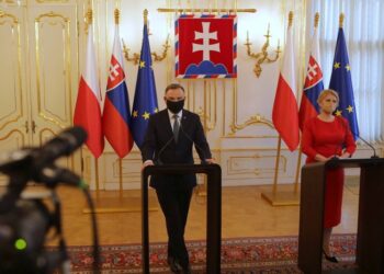 09.11.2021. Słowacja. Bratysława. Prezydent RP Andrzej Duda oraz prezydent Republiki Słowackiej Zuzana Caputova podczas wspólnej konferencji prasowej w Sali Wielkiej Pałacu Prezydenckiego. Prezydent Duda rozpoczął wizytę w Republice Słowacji / PAP/Albert Zawada