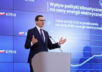 25.11.2021. Warszawa. Premier Mateusz Morawiecki podczas konferencji prasowej w KPRM / PAP/Leszek Szymański