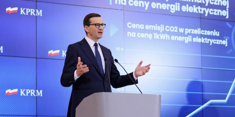 25.11.2021. Warszawa. Premier Mateusz Morawiecki podczas konferencji prasowej w KPRM / PAP/Leszek Szymański