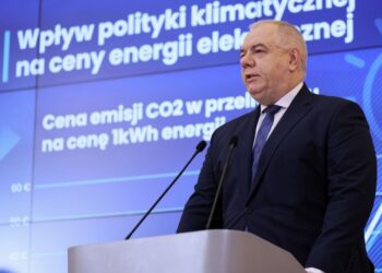 25.11.2021. Warszawa. Wiceprezes Rady Ministrów, minister aktywów państwowych Jacek Sasin podczas konferencji prasowej w KPRM / PAP/Leszek Szymański