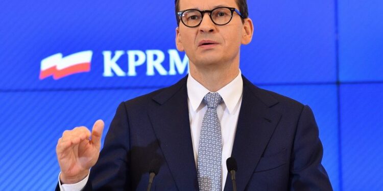 30.11.2021. Warszawa. Premier Mateusz Morawiecki podczas konferencji prasowej w siedzibie Kancelarii Prezesa Rady Ministrów w Warszawie. Konferencja dotyczyła m.in. tarczy antyinflacyjnej / PAP/Radek Pietruszka