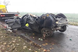 03.11.2021. Śmierć podróżnych po uderzeniu w drzewo / KP PSP w Kościanie