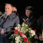 29.11.2021. Sandomierz. Rocznica wybuchu Powstania Listopadowego. Na zdjęciu (od lewej): poseł PiS Marek Kwitek, Janusz Jakubowski - prezes sandomierskiego koła Światowego Związku Żołnierzy Armii Krajowej, Waldemar Maruszczak - radny powiatu sandomierskiego / Grażyna Szlęzak-Wójcik / Radio Kielce
