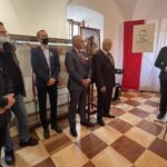 13.11.2021. Sandomierz. Wystawa „Wolna i Niepodległa”. Na zdjęciu (po prawej): Marcin Marzec - burmistrz Sandomierza / Grażyna Szlęzak-Wójcik / Radio Kielce