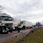 04.11.2021. Droga krajowa nr 73. Zderzenie czterech pojazdów ciężarowych / Policja