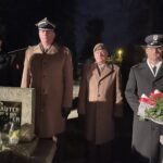 29.11.2021. Sandomierz. Rocznica wybuchu Powstania Listopadowego. Na zdjęciu (od lewej): kpt Krzysztof Oszczudłowski - 3 Batalion Radiotechniczny w Sandomierzu, ppłk  Adam Kowalski - komendant Wojskowej Komendy Uzupełnień  w Sandomierzu, ppłk Andrzej Brzozowski - dowódca  102. batalionu lekkiej piechoty w Sandomierzu, ppłk Grzegorz Kobylarz - dowódca 3 Batalionu Radiotechnicznego  w Sandomierzu / Grażyna Szlęzak-Wójcik / Radio Kielce