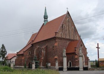Żarnowiec. Kościół pw. Narodzenia NMP / wikipedia.org
