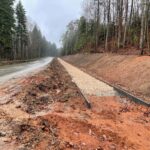 24.11.2021. Zagnańsk. Budowa ścieżki rowerowej / Wiktor Taszłow / Radio Kielce