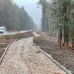 24.11.2021. Zagnańsk. Budowa ścieżki rowerowej / Wiktor Taszłow / Radio Kielce