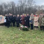 27.11.2021. Bodzentyn. Odsłonięcie tablicy upamiętniającej Jan Piwnika „Ponurego” i Eugeniusza Gedymina Kaszyńskiego „Nurta” / Anna Głąb / Radio Kielce