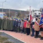 27.11.2021. Bodzentyn. Odsłonięcie tablicy upamiętniającej Jan Piwnika „Ponurego” i Eugeniusza Gedymina Kaszyńskiego „Nurta” / Anna Głąb / Radio Kielce
