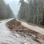 24.11.2021. Zagnańsk. Budowa ścieżki rowerowej / Wiktor Taszłow / Radio Kielce