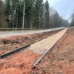 24.11.2021. Zagnańsk. Budowa ścieżki rowerowej / Wiktor Taszłow / Radio Kielce