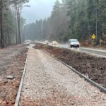 24.11.2021. Zagnańsk. Budowa ścieżki rowerowej / Wiktor Taszłow / Radio Kielce