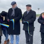 24.11.2021. Chocimów. Otwarcie drogi. Na zdjęciu (od lewej): Izabela Surowiec - sołtys Małego Jodła, Barbara Domagała - radna gminy, Małgorzata Mazur - UMiG Kunów, Lech Łodej - burmistrz Kunowa, poseł Andrzej Kryj, Stanisław Krzemiński - sołtys sołectwa Chocimów / Emilia Sitarska / Radio Kielce