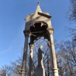 10.11.2021. Końskie. Kapliczka Matki Boskiej przy wejściu do parku / Magdalena Galas-Klusek / Radio Kielce