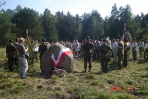 07.11.2021. Barwinek. Archiwalne zdjęcia z odsłonięcia w dniu 16 września 2006 r. pomnika w miejscu bitwy / Szczepan Mróz