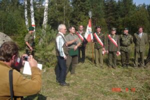 07.11.2021. Barwinek. Archiwalne zdjęcia z odsłonięcia w dniu 16 września 2006 r. pomnika w miejscu bitwy / Szczepan Mróz