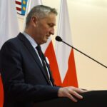 10.11.2021. Kielce. Wręczenie odznak i wyróżnień pracownikom służby cywilnej. Na zdjęciu: Zbigniew Koniusz - wojewoda świętokrzyski / Kamil Król / Radio Kielce