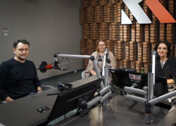 04.11.2021. Radio Kielce. Punkty Widzenia. Na zdjęciu (od lewej): Wojciech Kobylarz - prawnik, Wojewódzki Inspektorat Inspekcji Handlowej, Agnieszka Kania - zastępca dyrektora Miejskiego Zespołu Poradni Psychologiczno - Pedagogicznych w Kielcach, Małgorzata Sitek - Radio Kielce / Dionizy Krawczyński / Radio Kielce