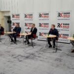 14.11.2021. Kielce. Studio Polityczne Radia Kielce. Na zdjęciu (od lewej): Andrzej Kryj - poseł PiS, Paweł Wałdon - Platforma Obywatelska - Koalicja Obywatelska, Mateusz Kołodziejczyk - Polskie Stronnictwo Ludowe - Kolalicja Polska, Łukasz Wasilewski - Konfederacja - Ruch Narodowy i Marcin Chłodnicki - wiceprezydent Kielc, wiceprzewodniczący świętokrzyskich struktur Nowej Lewicy / Piotr Kwaśniewski / Radio Kielce