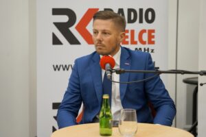 14.11.2021. Kielce. Studio Polityczne Radia Kielce. Na zdjęciu: Marcin Chłodnicki - wiceprezydent Kielc, wiceprzewodniczący świętokrzyskich struktur Nowej Lewicy / Piotr Kwaśniewski / Radio Kielce