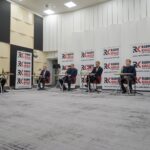 14.11.2021. Kielce. Studio Polityczne Radia Kielce. Na zdjęciu (od lewej): Michał Kita - Radio Kielce, Andrzej Kryj - poseł PiS, Paweł Wałdon - Platforma Obywatelska - Koalicja Obywatelska, Mateusz Kołodziejczyk - Polskie Stronnictwo Ludowe - Kolalicja Polska, Łukasz Wasilewski - Konfederacja - Ruch Narodowy i Marcin Chłodnicki - wiceprezydent Kielc, wiceprzewodniczący świętokrzyskich struktur Nowej Lewicy / Piotr Kwaśniewski / Radio Kielce