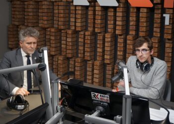 17.11.2021. Radio Kielce. Punkty Widzenia. Na zdjęciu (od lewej): senator Krzysztof Słoń i Michał Kita - dziennikarz Radia Kielce / Dionizy Krawczyński / Radio Kielce