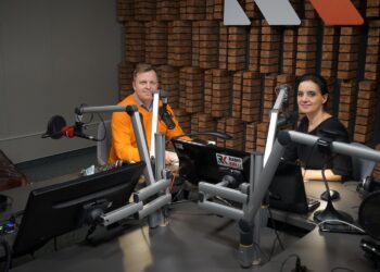 24.11.2021. Radio Kielce. Na zdjęciu (od lewej): Karol Kaczmarski - wiceprezes Świętokrzyskie Związku Pracodawców Prywatnych Lewiatan, Magdalena Sitek - Radio Kielce / Sebastian Kalwat / Radio Kielce