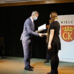 25.11.2021. Kielce. Dom Środowisk Twórczych. Wręczenie stypendiów dla studentów kieleckich uczelni / Sebastian Kalwat / Radio Kielce