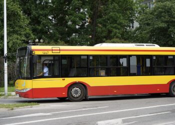 przystanek autobusowy, autobus, MPK / Radio Kielce