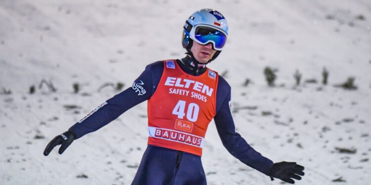 27.11.2021. Finlandia, Ruka. Konkurs Pucharu Świata w skokach narciarskich. Na zdjęciu: Kamil Stoch / KIMMO BRANDT / PAP/EPA