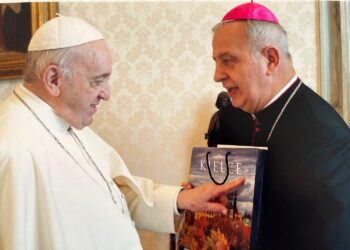 Na zdjęciu (od lewej): papież Franciszek i Jan Piotrowski - biskup kielecki / L’Osservatore Romano