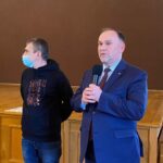 13.11.2021. Sandomierz. Rozgrywki w grę   „Wrzesień 39”. Na zdjęciu od lewej): Grzegorz Ciach - organizator spotkania, poseł PiS  Marek Kwitek / Grażyna Szlęzak-Wójcik / Radio Kielce