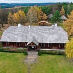 07.11.2021. Skansen w Tokarni. Dworek z Suchedniowa / Jarosław Kubalski / Radio Kielce