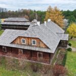 07.11.2021. Skansen w Tokarni. Dworek z Suchedniowa / Jarosław Kubalski / Radio Kielce