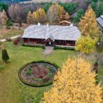 07.11.2021. Skansen w Tokarni. Dworek z Suchedniowa / Jarosław Kubalski / Radio Kielce