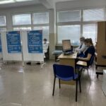 20.11.2021. Ostrowiec Świętokrzyski. Akcja szczepień przeciw COVID-19 / Emilia Sitarska / Radio Kielce