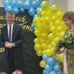 04.11.2021. Jagodne. Otwarcie przedszkola po remoncie. Na zdjęciu: wójt Mirosław Seweryn i dyrektor Zespołu Szkolno-Przedszkolnego Joanna Serafin-Sieczka / Anna Głąb / Radio Kielce