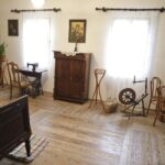 07.11.2021. Skansen w Tokarni. Dworek z Suchedniowa / Jarosław Kubalski / Radio Kielce