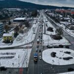 30.11.2021. Kielce. Pierwszy śnieg na kieleckich ulicach. Aleja Popiełuszki / Jarosław Kubalski / Radio Kielce