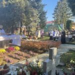 01.11.2021. Sandomierz. Msza Święta na cmentarzu katedralnym / Grażyna Szlęzak-Wójcik / Radio Kielce