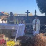 01.11.2021. Sandomierz. Msza Święta na cmentarzu katedralnym / Grażyna Szlęzak-Wójcik / Radio Kielce