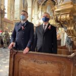 11.11.2021. Sandomierz. Msza święta w intencji ojczyzny w bazylice katedralnej. Na zdjęciu (od lewej): Marcin Marzec -burmistrz Sandomierza, Marcin Piwnik - starosta sandomierski / Grażyna Szlęzak-Wójcik / Radio Kielce