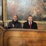 11.11.2021. Sandomierz. Msza święta w intencji ojczyzny w bazylice katedralnej. Na zdjęciu (od lewej): Janusz Sobolewski - prezes Społecznego Komitetu Odnowy Cmentarza Katedralnego, Wojciech Czerwiec - przewodniczący Rady Miasta / Grażyna Szlęzak-Wójcik / Radio Kielce