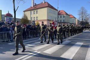 11.11.2021. Sandomierz. Obchody 103. rocznicy odzyskania przez Polskę niepodległości / Grażyna Szlęzak-Wójcik / Radio Kielce